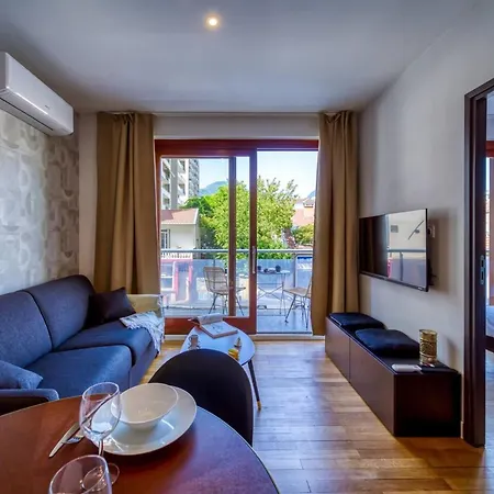 #gq Le Beau Mallifaud T2 Renovated & Air-conditioned Tram *
